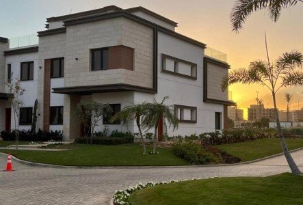 Townhouse For Sale 225M with 96 Garden at Azzar 2 New Cairo